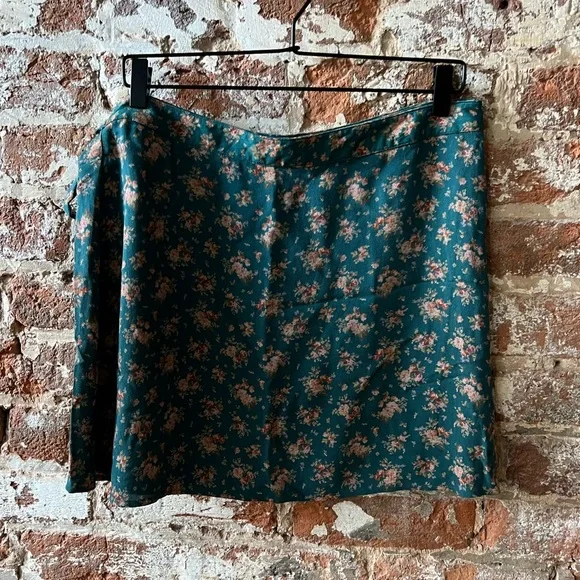 AMERICAN EAGLE Wrap tie mini skirt vintage teal floral - Picture 3 of 5